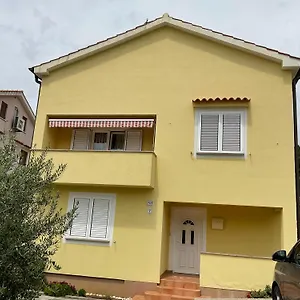 https://apartments-luni-ii.primorje-gorskikotar.com