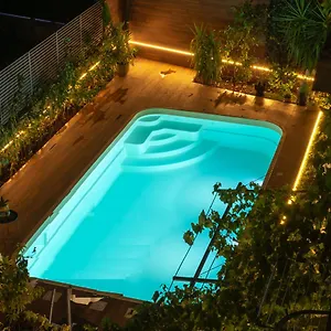 https://villa-garden.hotels-in-trogir.com